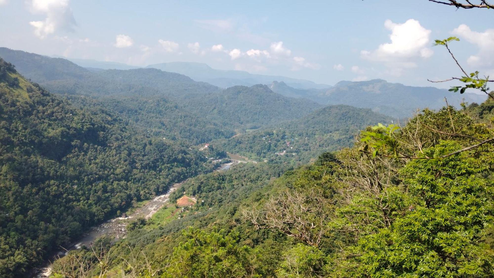 Nature Season Holidays Munnar * Anachal